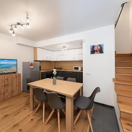 Smart Apartment Warna